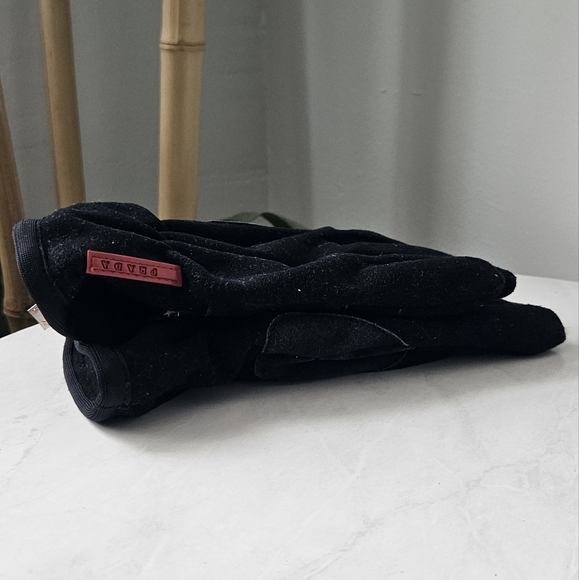 Authentic Prada Black Fleece Gloves with Red Logo Tag - Picture 8 of 8
